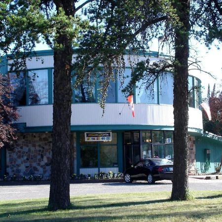 Falcon Lake Hotel Buitenkant foto