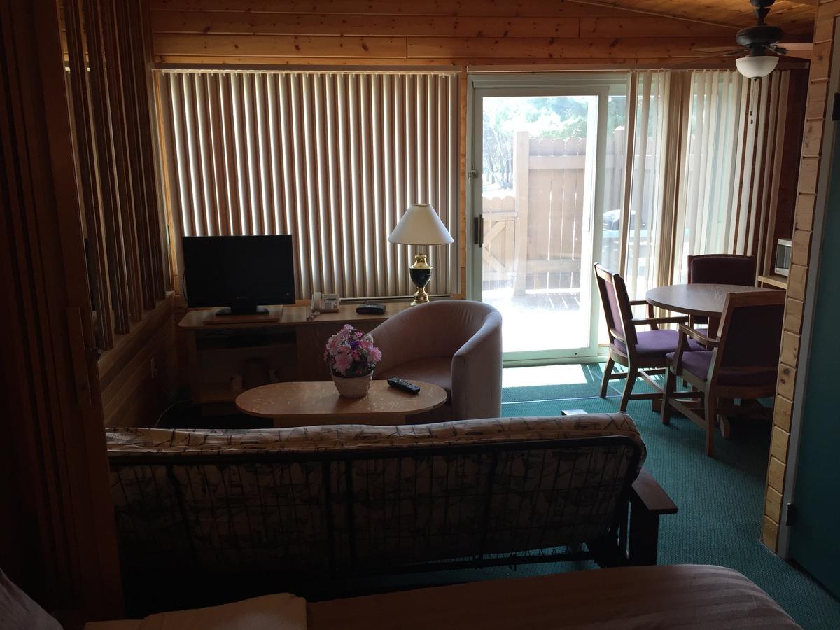 Falcon Lake Hotel Buitenkant foto