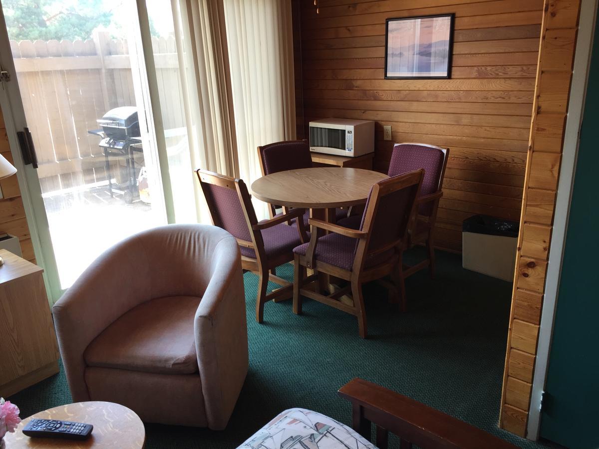 Falcon Lake Hotel Buitenkant foto