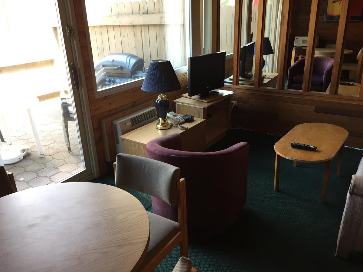 Falcon Lake Hotel Buitenkant foto