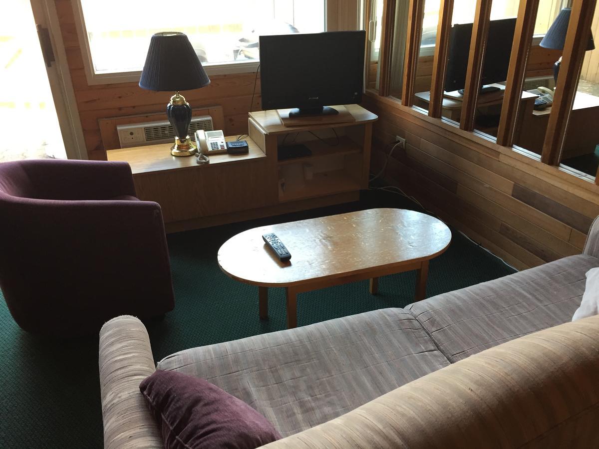 Falcon Lake Hotel Buitenkant foto
