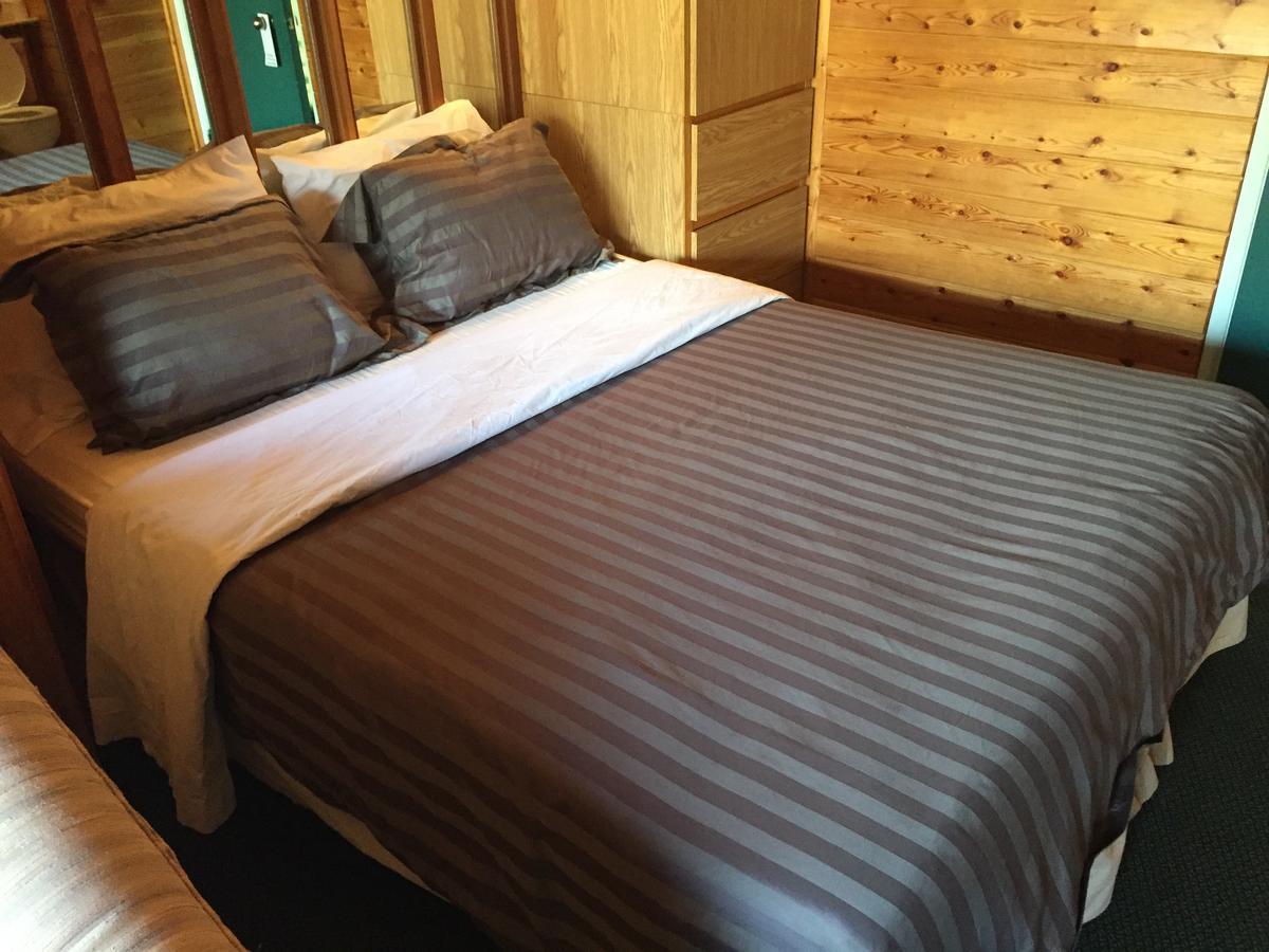 Falcon Lake Hotel Buitenkant foto