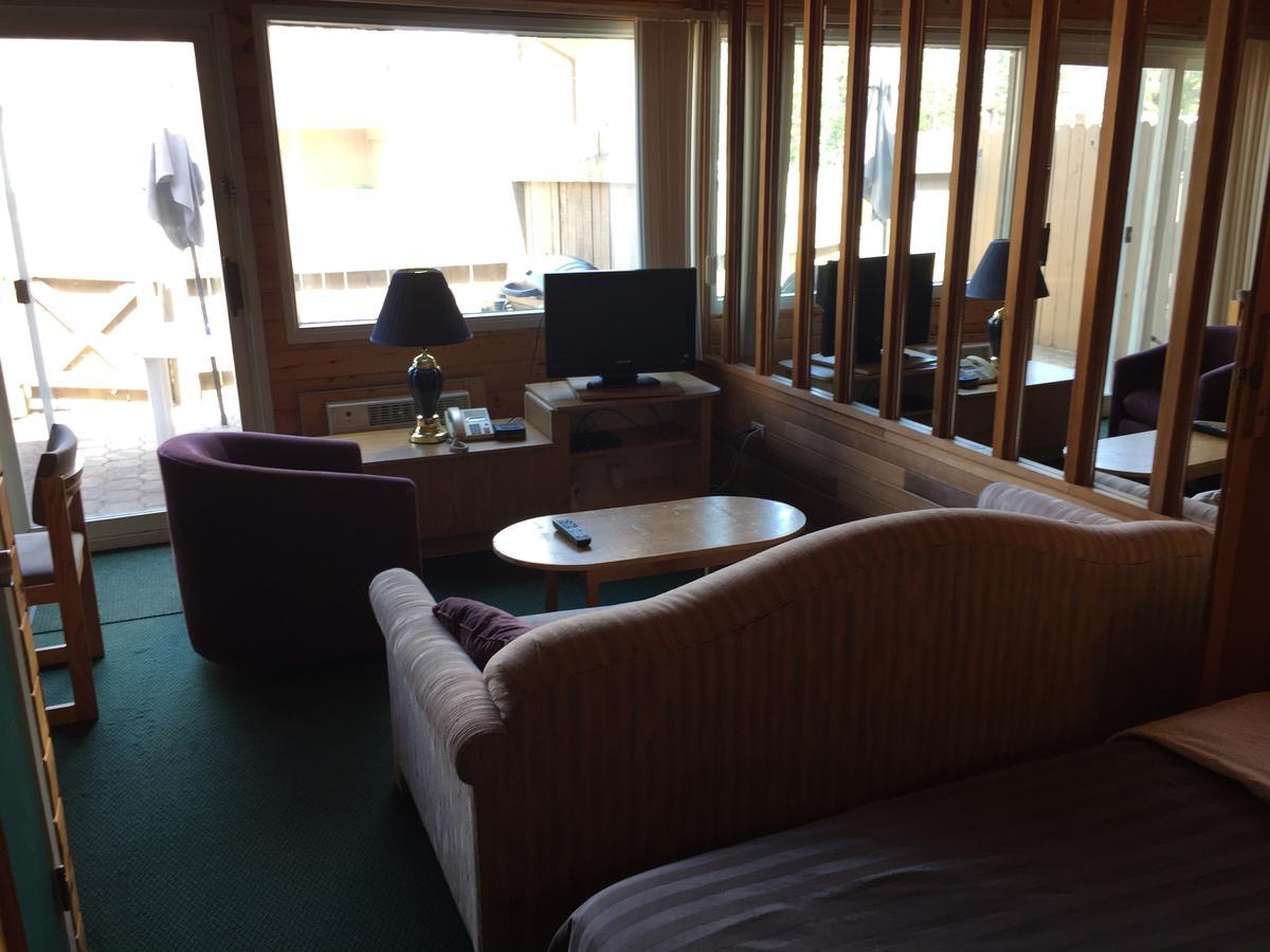 Falcon Lake Hotel Buitenkant foto