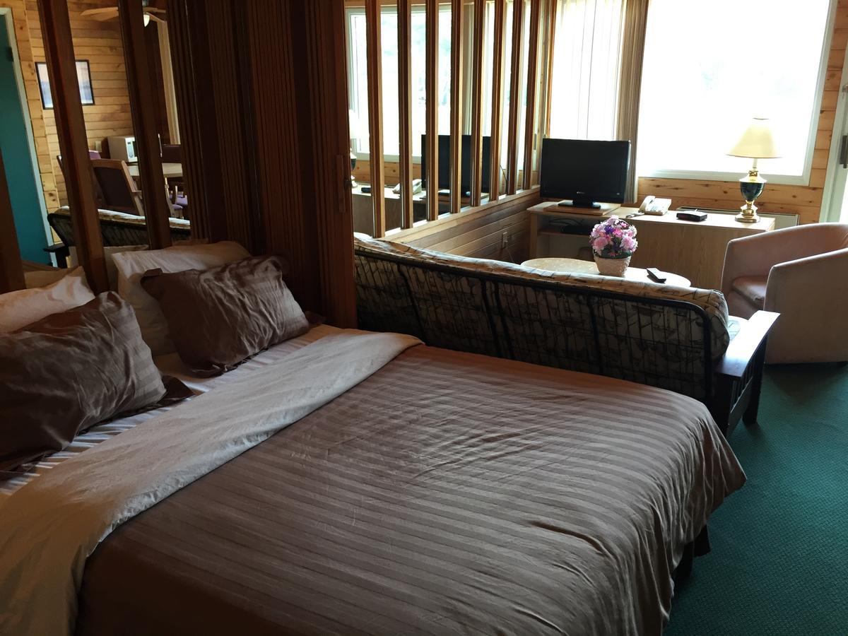 Falcon Lake Hotel Buitenkant foto