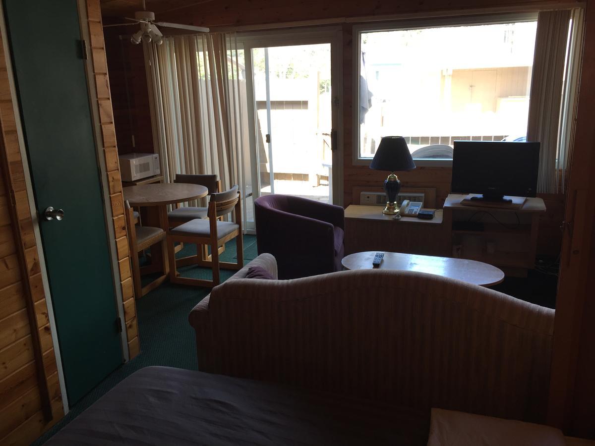Falcon Lake Hotel Buitenkant foto