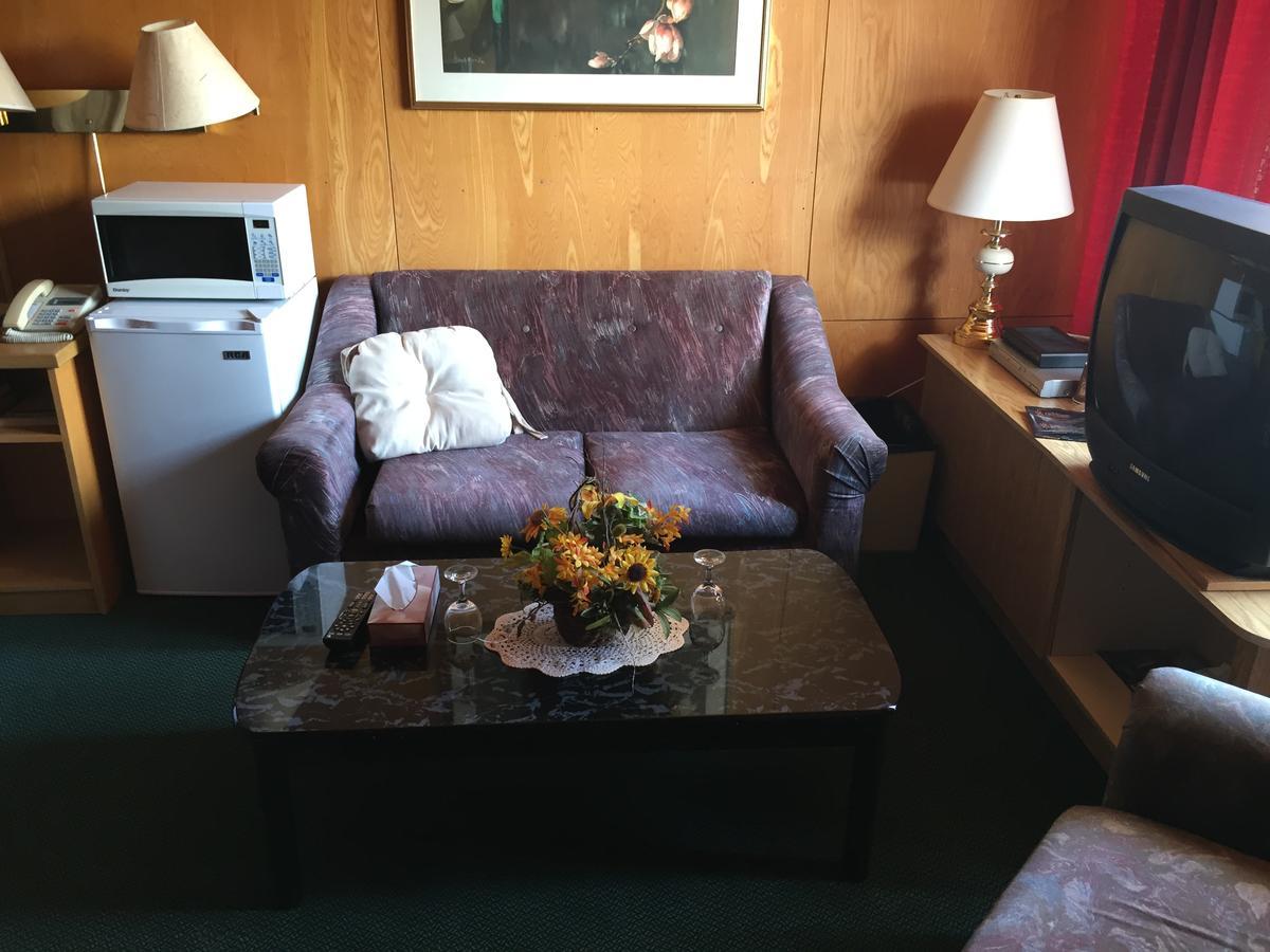 Falcon Lake Hotel Buitenkant foto