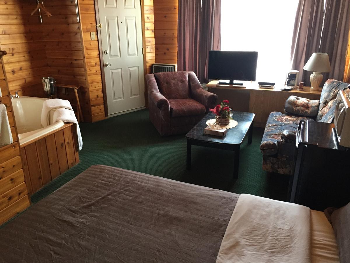 Falcon Lake Hotel Buitenkant foto