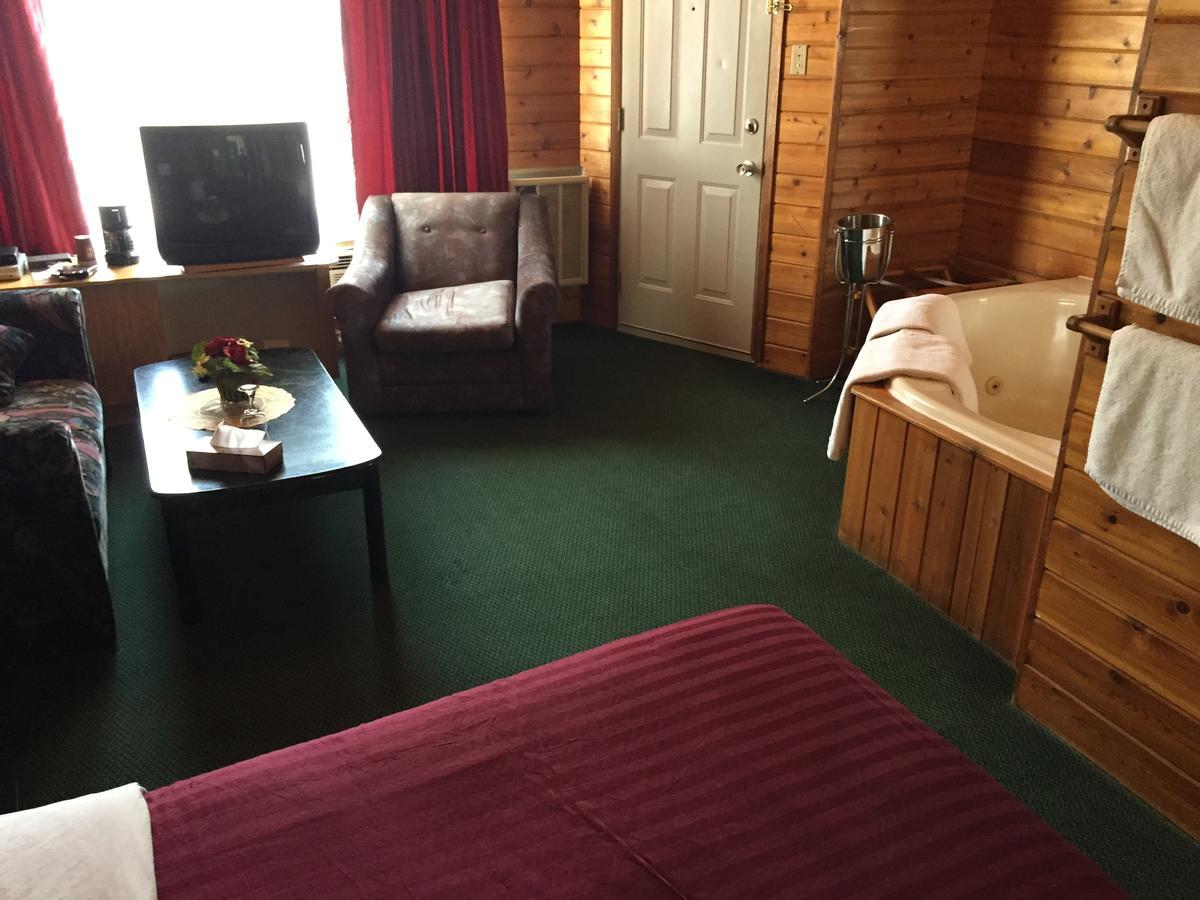 Falcon Lake Hotel Buitenkant foto