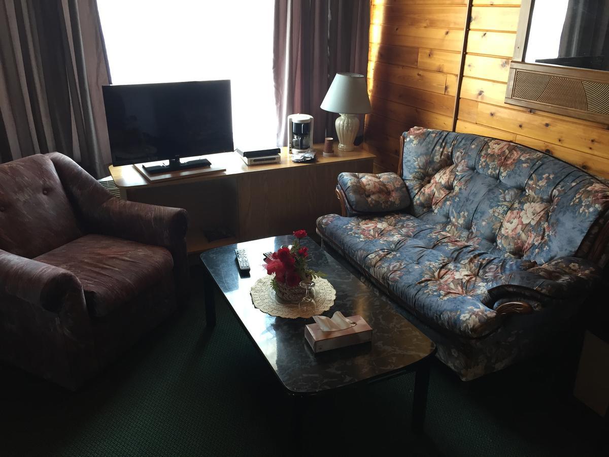 Falcon Lake Hotel Buitenkant foto