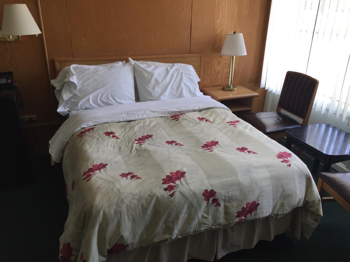 Falcon Lake Hotel Buitenkant foto