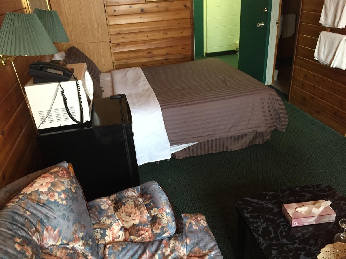 Falcon Lake Hotel Buitenkant foto