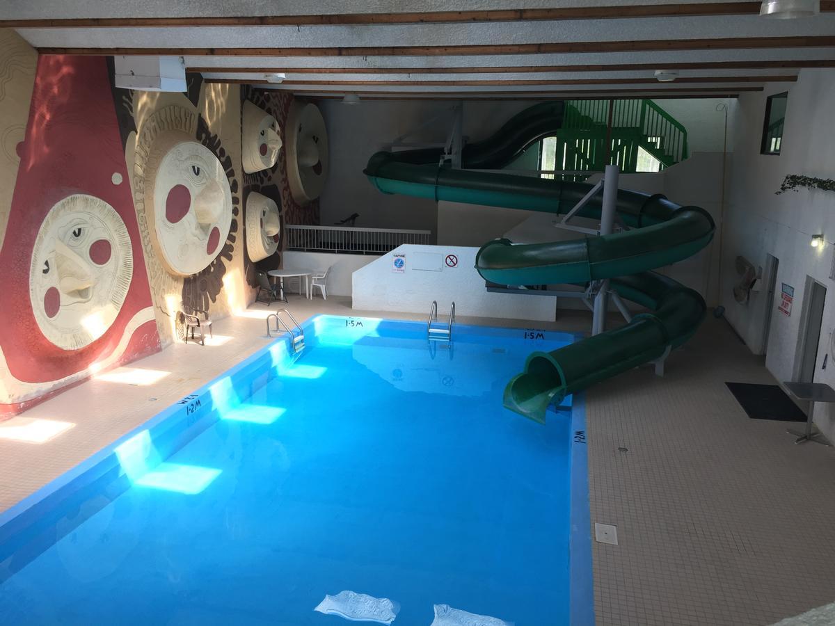 Falcon Lake Hotel Buitenkant foto