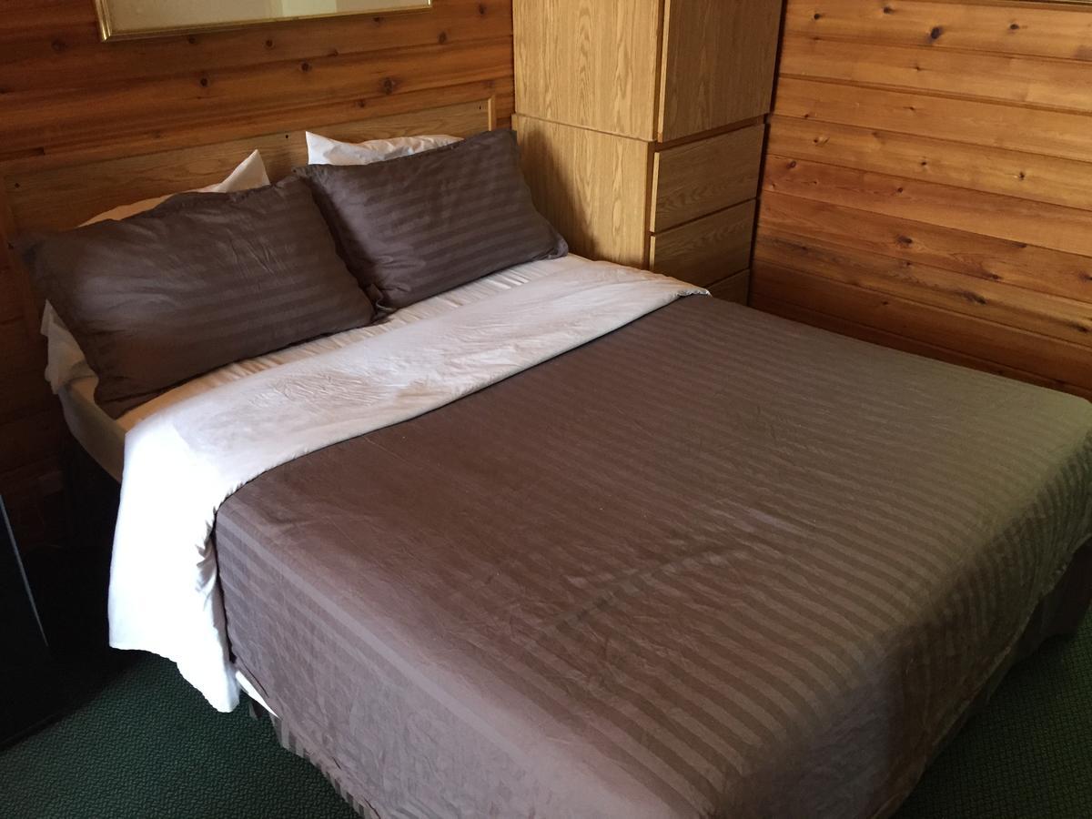 Falcon Lake Hotel Buitenkant foto