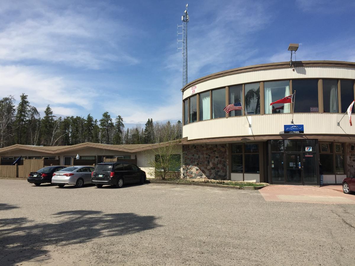Falcon Lake Hotel Buitenkant foto
